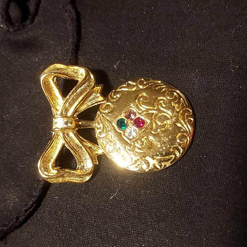 🟢Vintage 80s  Pin by Avon FINAL